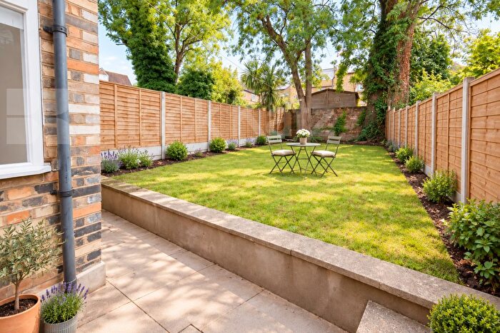 6 Bedroom House To Rent In Calverley Grove, Archway, N19