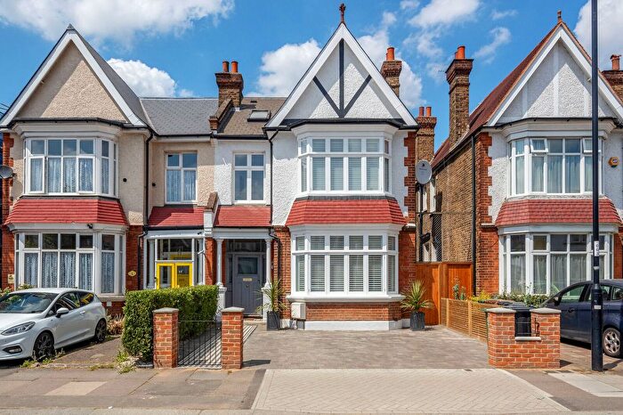 6 Bedroom Property For Sale In Bellingham Road, Catford, London, SE6