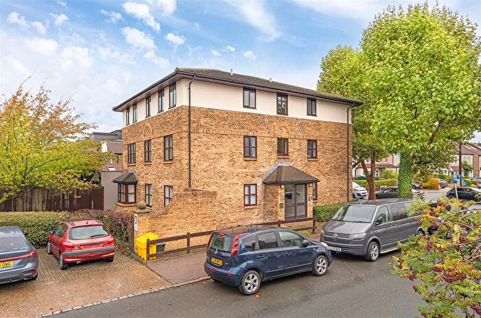 2 Bedroom Flat For Sale In Somerville Road, Penge, London, SE20