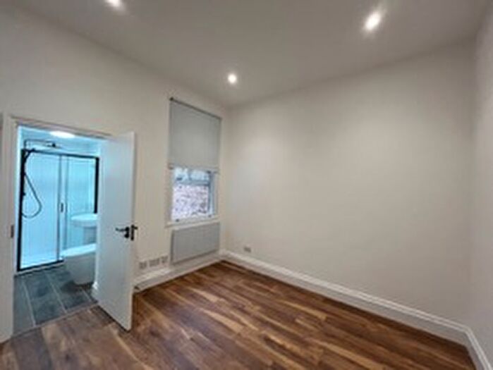1 Bedroom Flat To Rent In St. Julians Farm Road, London, London, SE27