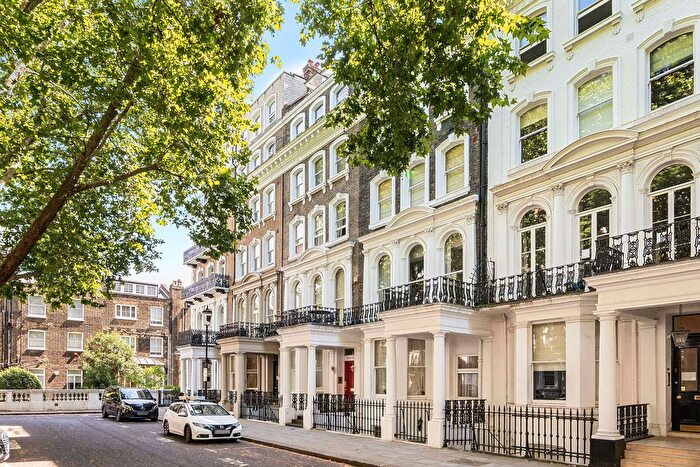 1 Bedroom Flat For Sale In Beaufort Gardens, Knightsbridge, London, SW3