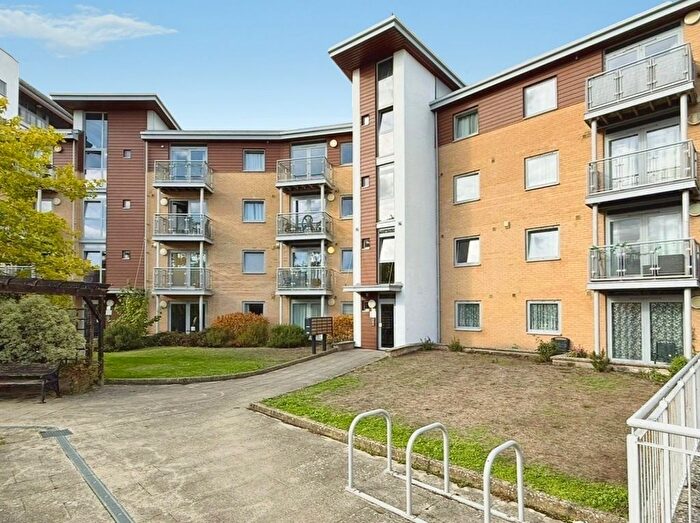 2 Bedroom Flat For Sale In Kelvin Gate, Bracknell, Berkshire, RG12