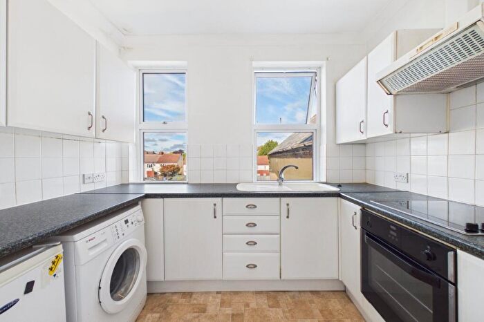 2 Bedroom Flat To Rent In Lynchford Road, Farnborough, Hampshire, GU14