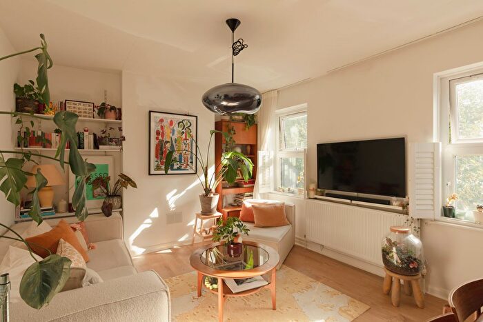 1 Bedroom Flat For Sale In Colls Road, Peckham, SE15