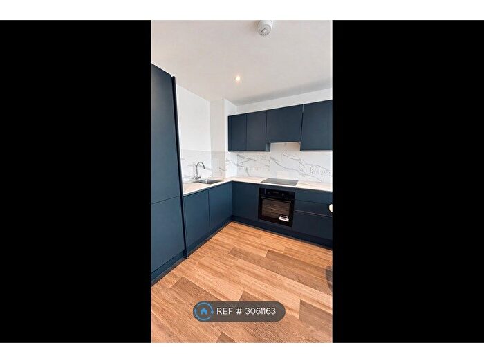 1 Bedroom Flat To Rent In Emerald House, London, W3