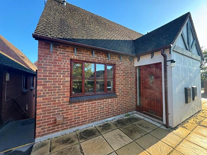 1 Bedroom Flat For Sale In Maiden Lane Centre, Lower Earley, Reading, RG6