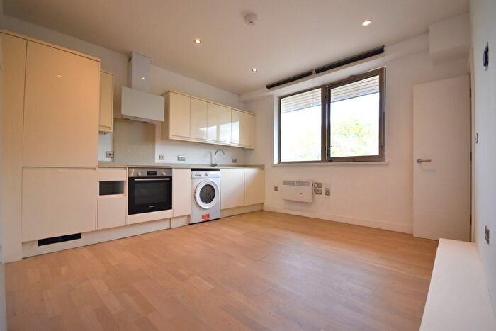 1 Bedroom Flat To Rent In Cleeve Road, Leatherhead, KT22