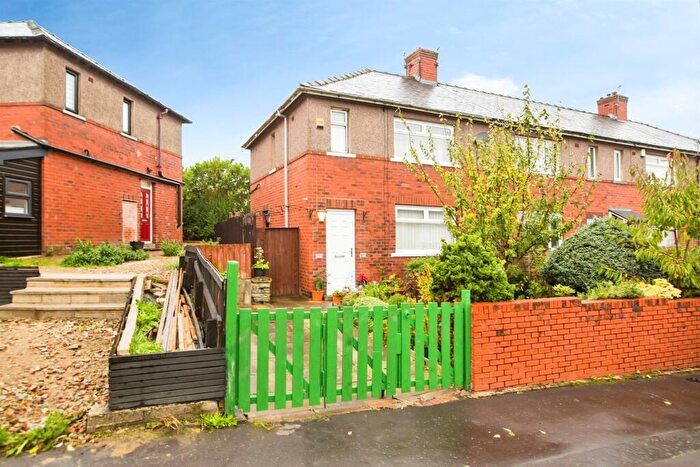 2 Bedroom End Of Terrace House For Sale In Ashville Gardens, Halifax, HX2