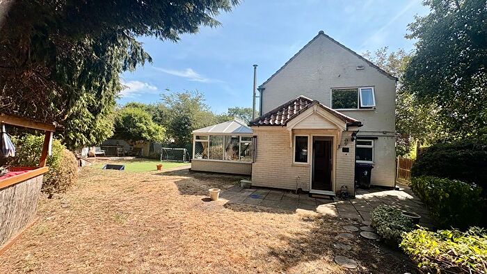 4 Bedroom Semi-Detached House For Sale In West Bank, Saxilby, LN1