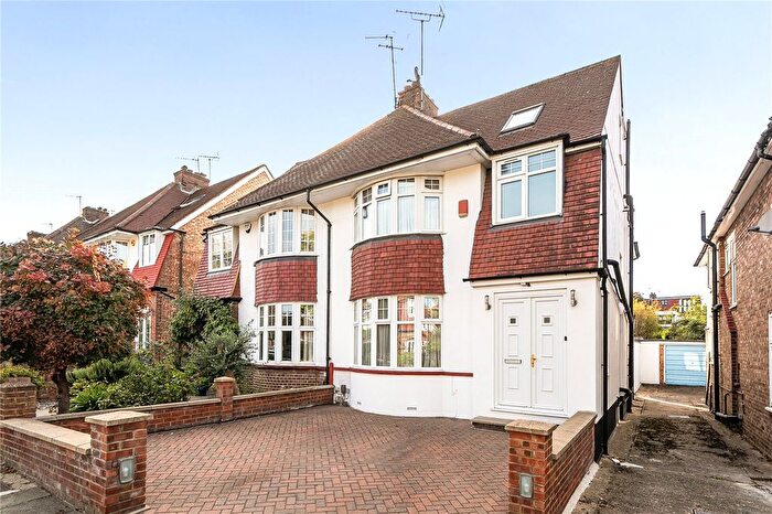 4 Bedroom Semi-Detached House For Sale In Claremont Road, Ealing, W13