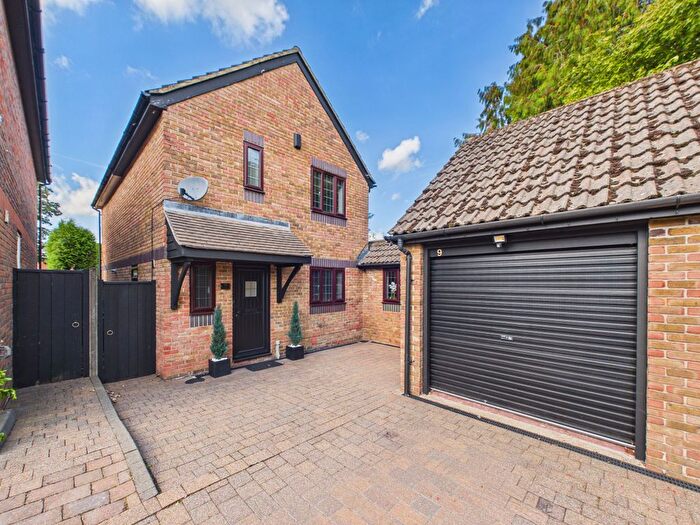 3 Bedroom Detached House For Sale In Ivy Place, Lane End, High Wycombe, Buckinghamshire, HP14