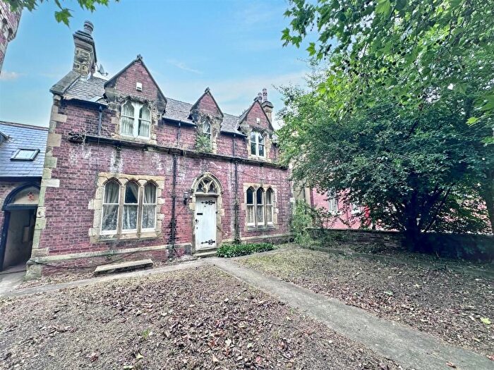 4 Bedroom Semi-Detached House For Sale In King Street, Thorne, Doncaster, DN8