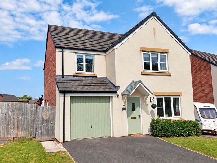 4 Bedroom Detached House For Sale In Town Farm Road, Newent, GL18