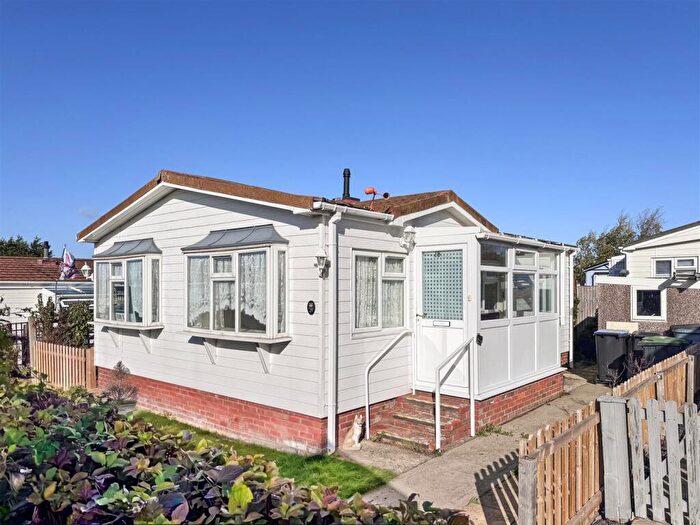 2 Bedroom Park Home For Sale In Seasalter Lane, Seasalter, Whitstable, CT5