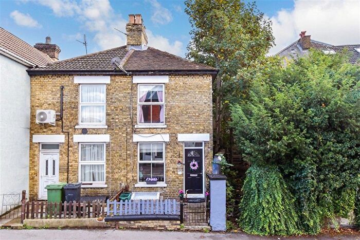 2 Bedroom End Of Terrace House For Sale In Boxley Road, Maidstone, Kent, ME14