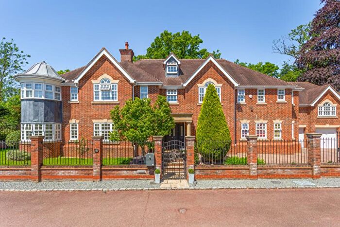 6 Bedroom Detached House To Rent In Priests Paddock Beaconsfield, HP9