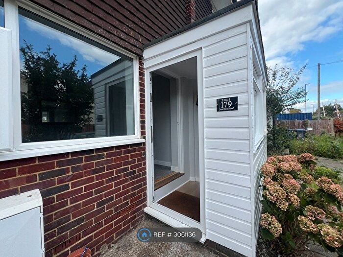 2 Bedroom Flat To Rent In Junction Road, Burgess Hill, RH15