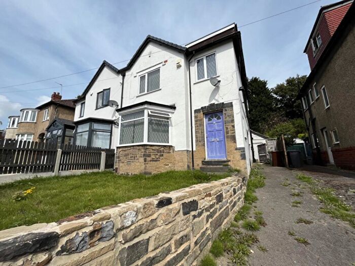4 Bedroom Semi-Detached House To Rent In Buckingham Grove, Headingley, Leeds, West Yorkshire, LS6