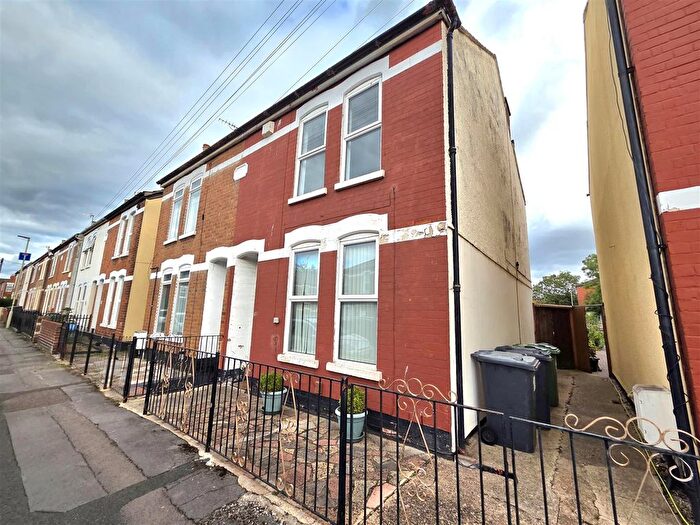 3 Bedroom Semi-Detached House For Sale In Alfred Street, Gloucester, GL1
