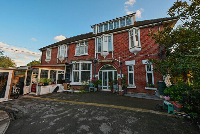 9 Bedroom Link Detached House For Sale In Hursley Road, Eastleigh, SO53