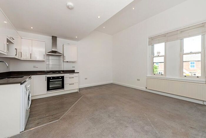 1 Bedroom Flat For Sale In Sandringham Road, Petersfield, Hampshire, GU32