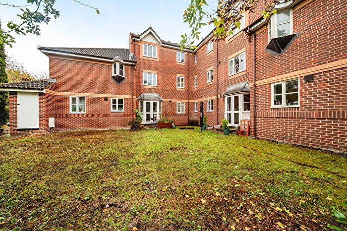 2 Bedroom Flat For Sale In Middle Furlong, Didcot, OX11
