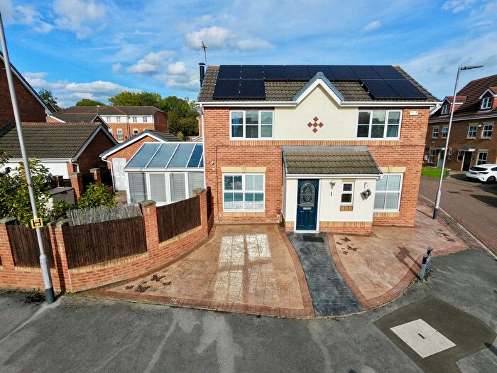 4 Bedroom Detached House For Sale In Padgett Way, Wakefield, West Yorkshire, WF2