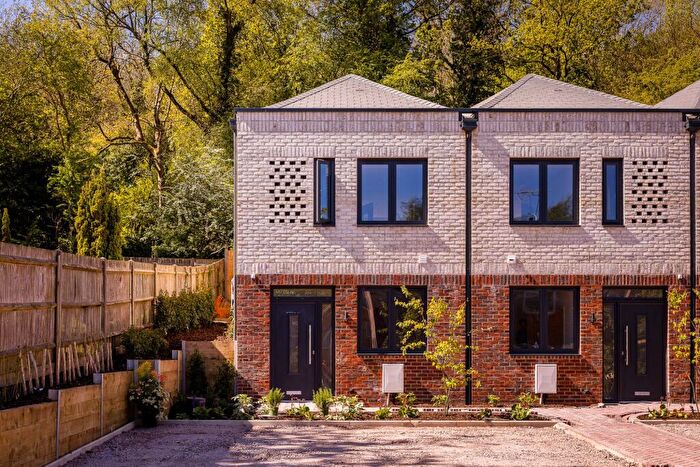 3 Bedroom End Of Terrace House For Sale In Elmford Close, Purley, CR8