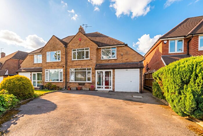 3 Bedroom Semi-Detached House For Sale In Danford Lane, Solihull, B91