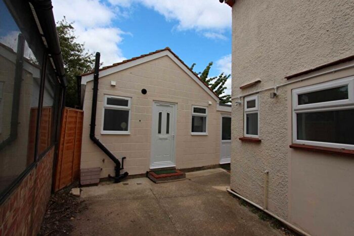 1 Bedroom Flat To Rent In Sycamore Road, University Area, Reading, RG2