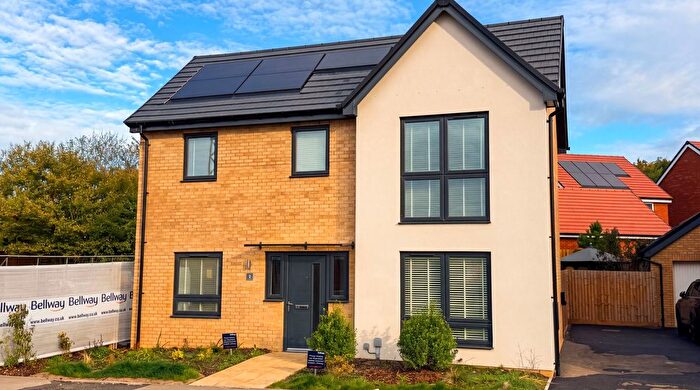 3 Bedroom Detached House To Rent In Forster Way, Stevenage, SG1
