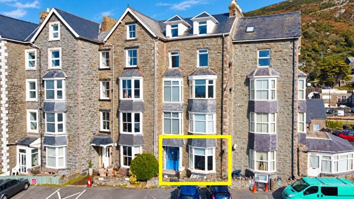 3 Bedroom Property For Sale In Marine Parade, Greenfields Marine Parade, LL42
