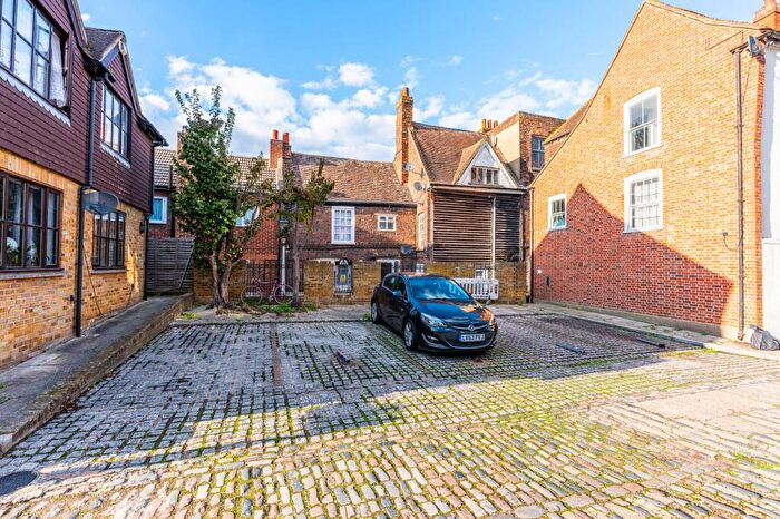 1 Bedroom Flat To Rent In High Street, Rochester, ME1