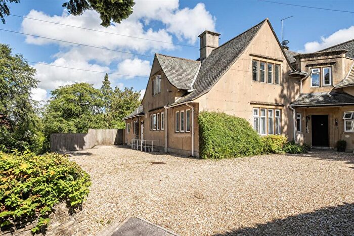 2 Bedroom Flat For Sale In Lowden Hill, Chippenham, SN15