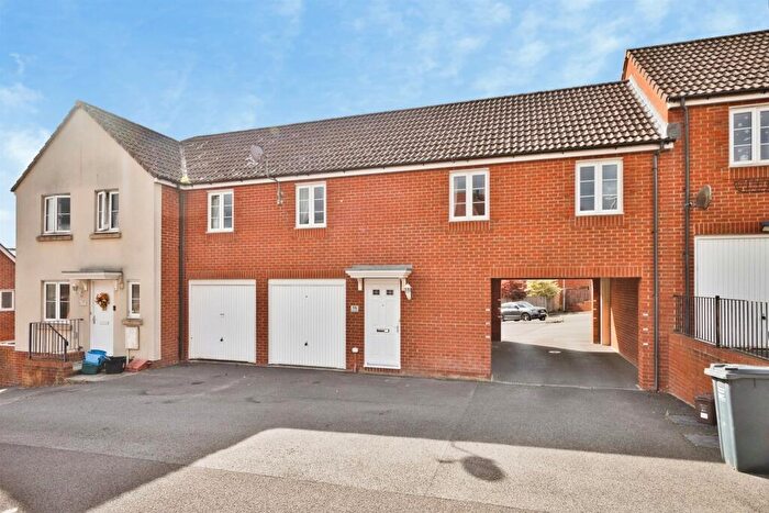 2 Bedroom Coach House For Sale In Great Mead, Yeovil, BA21