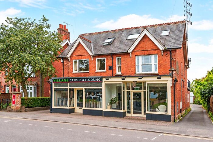 Flat For Sale In High Street, Cranleigh, Surrey, GU6