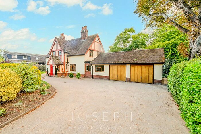 4 Bedroom Detached House For Sale In Henley Road, Ipswich, IP1
