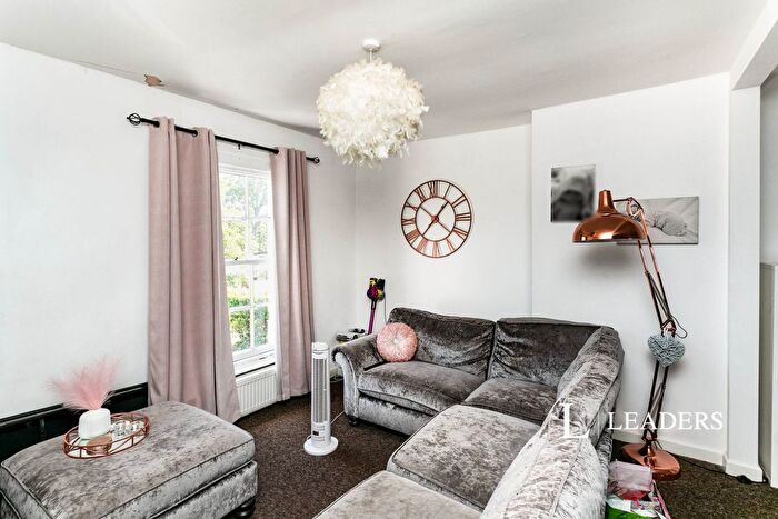 3 Bedroom Flat To Rent In High Street, Deanshanger, Milton Keynes, MK19