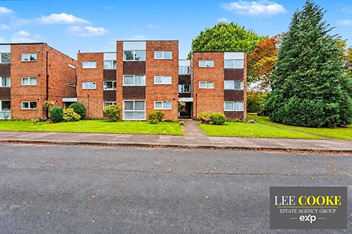 2 Bedroom Flat For Sale In The Courtlands, Off Newbridge Crescent, Tettenhall, Wolverhampton, WV6