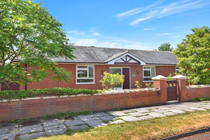 3 Bedroom Semi-Detached House To Rent In Farndale, Widnes, WA8