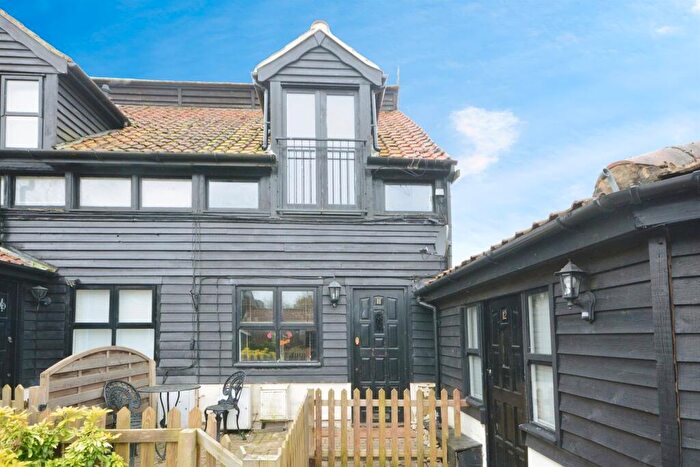 2 Bedroom Mews For Sale In Little Dytchleys Mews, Pilgrims Hatch, Brentwood, CM14