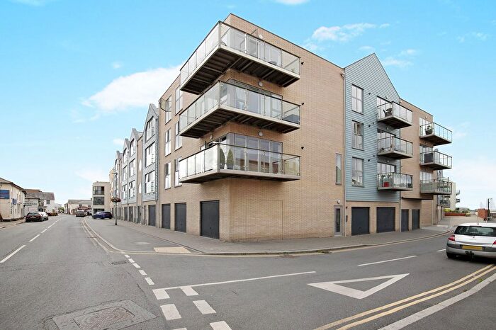 2 Bedroom Flat To Rent In Waterside Marina, Colchester, Colchester, CO7
