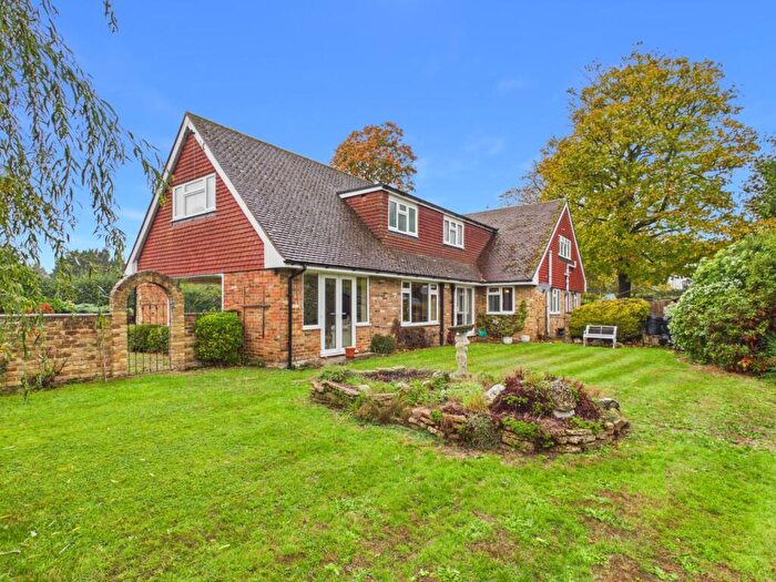 5 Bedroom Detached House For Sale In Parsonage Lane, Farnham Common, Buckinghamshire, SL2