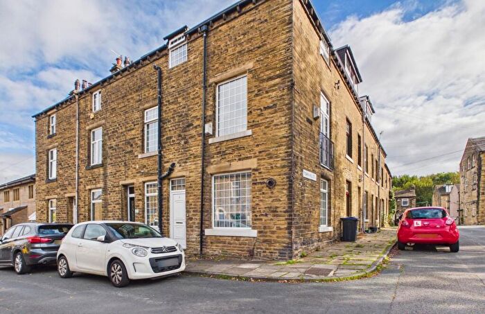 2 Bedroom Terraced House For Sale In Hollings Street, Bingley, BD16