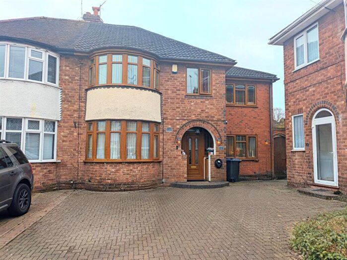 5 Bedroom Semi-Detached House For Sale In Ann Croft, Sheldon, Birmingham, B26