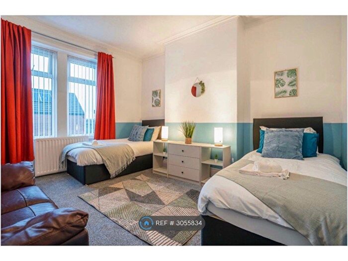 3 Bedroom Flat To Rent In Macadam St, Gateshead, NE8