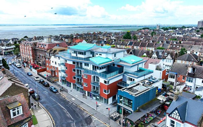 1 Bedroom Flat To Rent In St Clements Gate, Broadway, Leigh-On-Sea, SS9