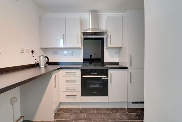 2 Bedroom Flat To Rent In Westfield Avenue, Hayling Island, PO11