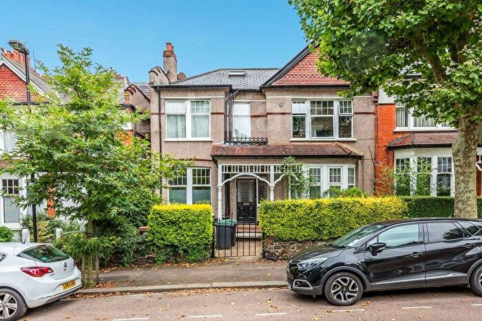 Flat To Rent In Firs Avenue, Muswell Hill, N10