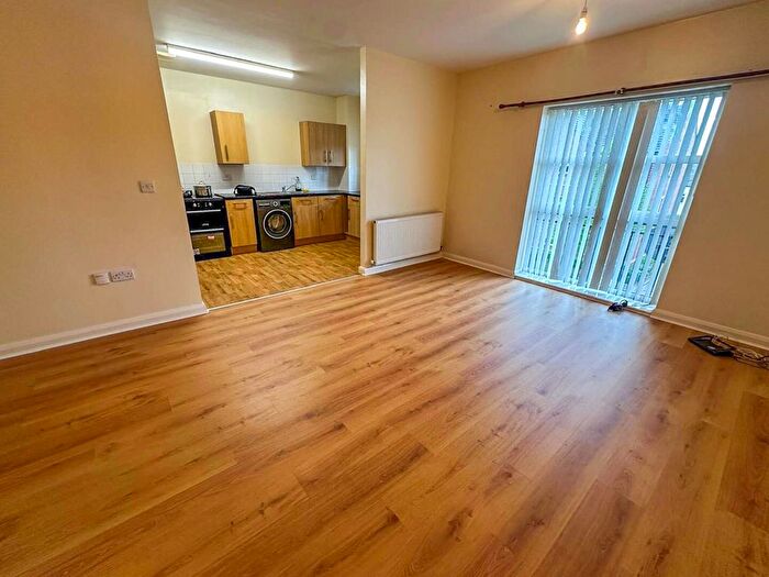2 Bedroom Flat To Rent In Knighton Lane, Leicester, LE2